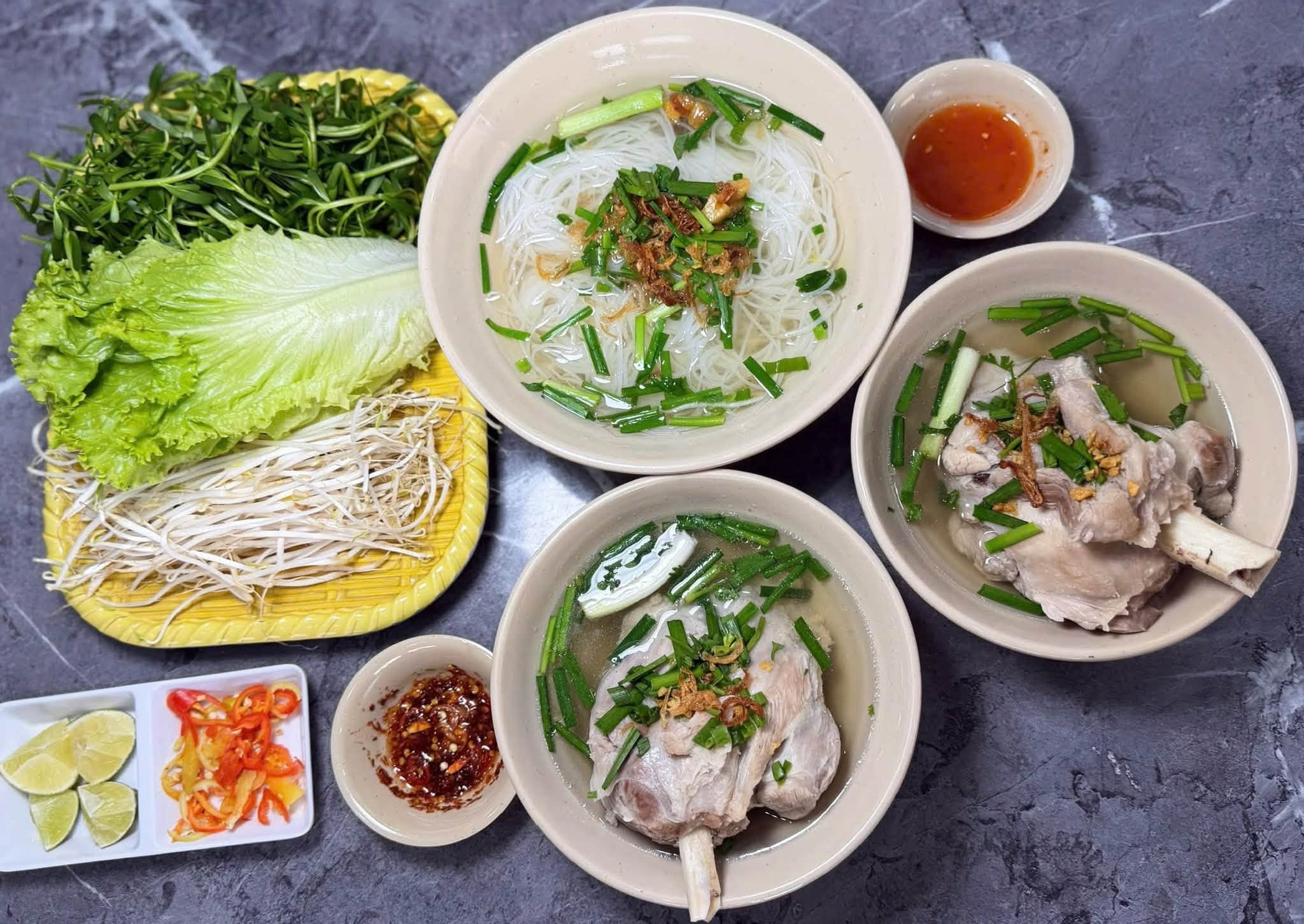 Minh Trung Quán (Hủ Tiếu Sườn Chìa)