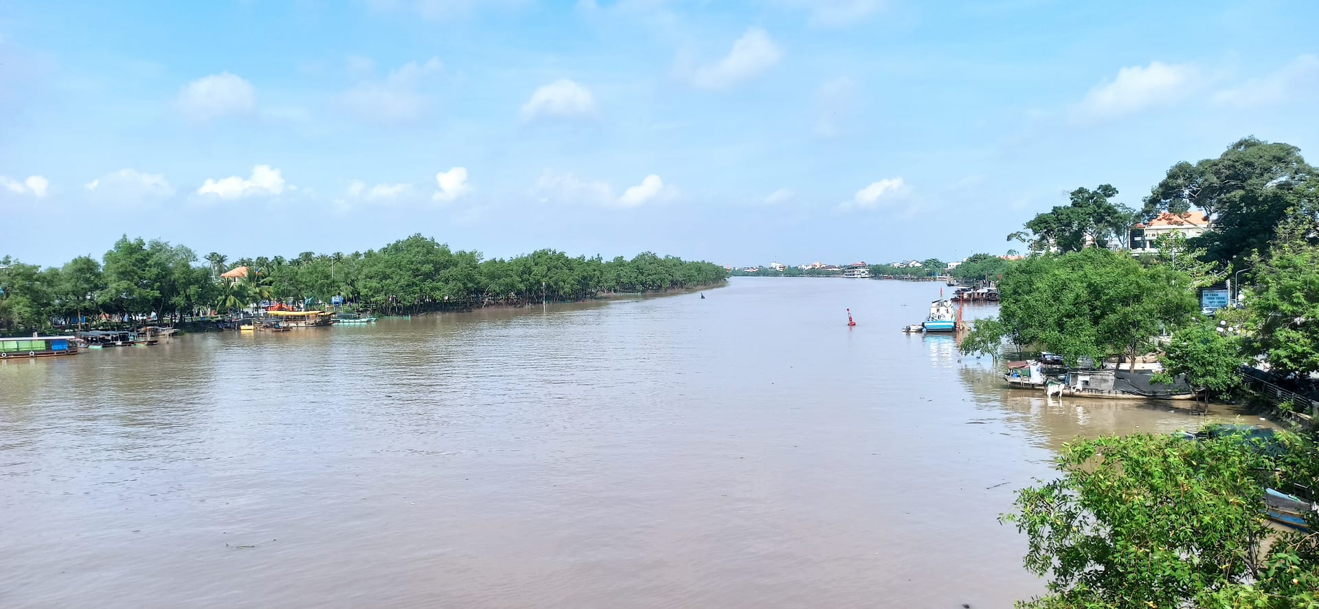 Bến sông Bến Tre và sông Hàm Luông lộng gió